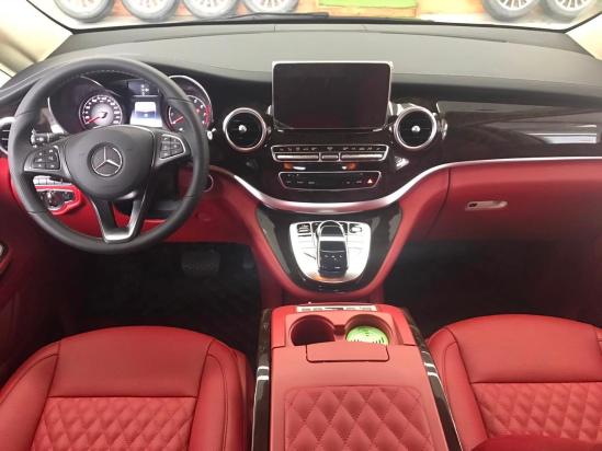 奔驰V260L商务伴你在成功的路上畅通无阻）