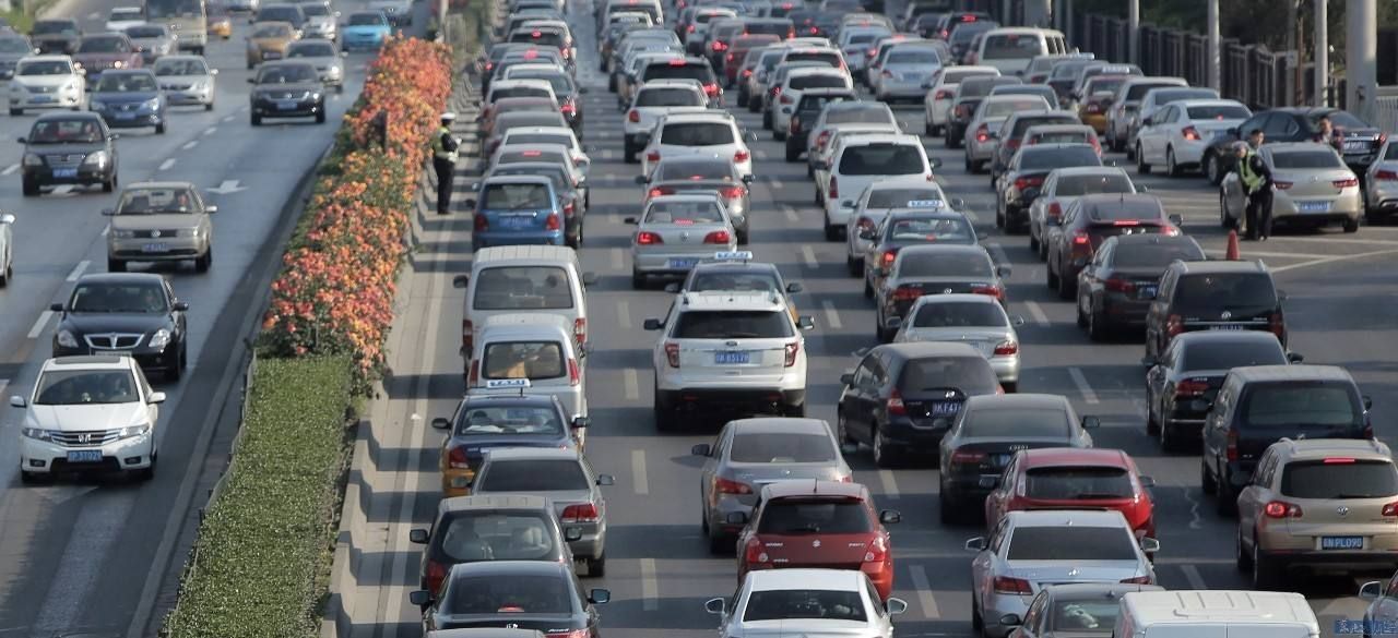 春运堵车，油表灯亮了怎么办？        