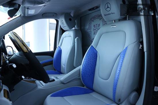 进口奔驰V250改装巴博斯版商务车价格配置。