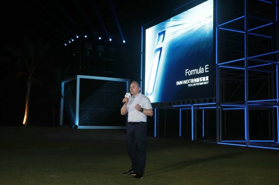 宝马新能源家族亮相三亚，引领未来出行