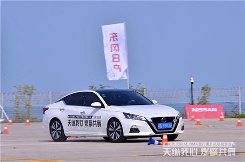 东风日产第七代天籁试驾-艾特车