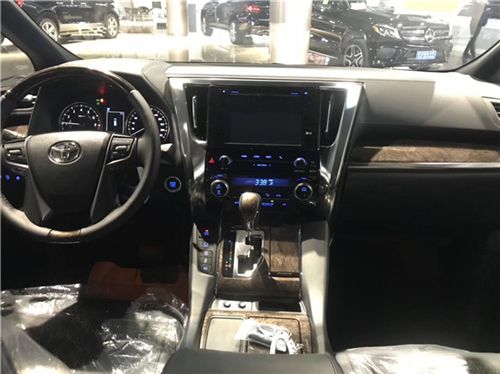 丰田埃尔法低配多少钱 颜色齐 百万神车MPV