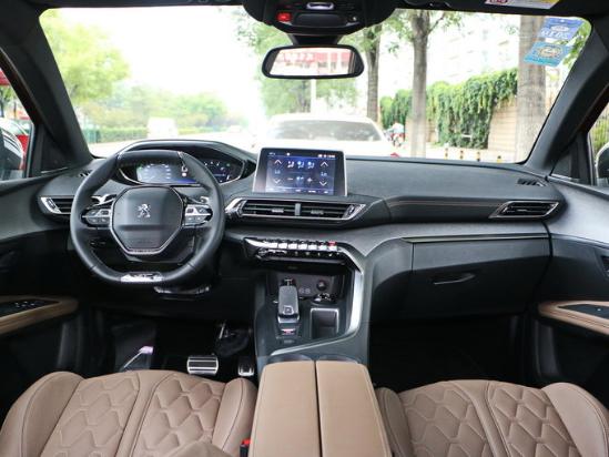 东风标致  380THP 大中控全景