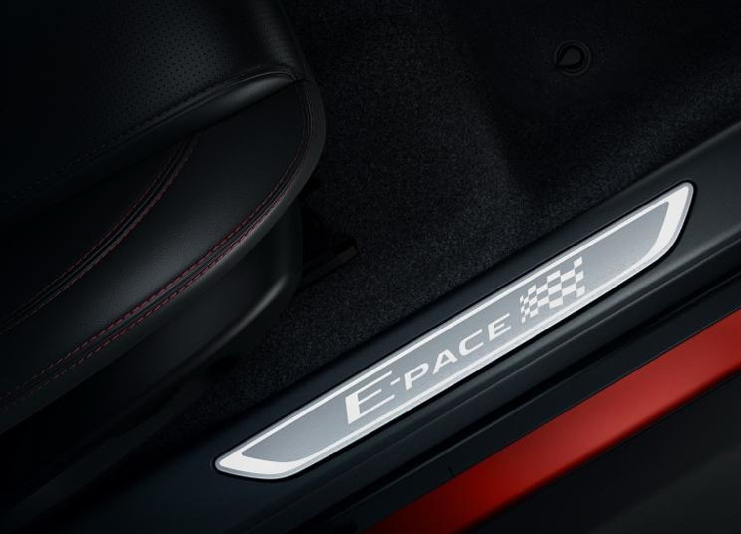 捷豹E-PACE赛旗版车型 加入专属设计显身份