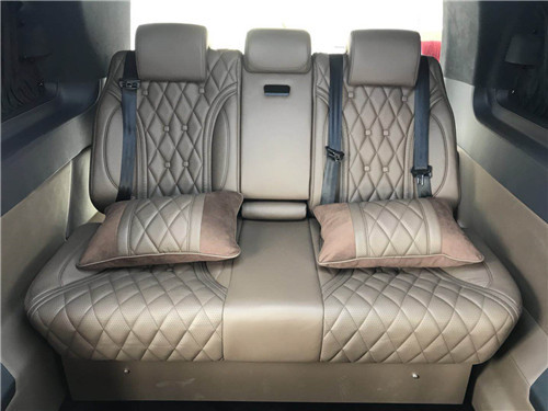 进口奔驰迈巴赫VS880双色车身 打造尊贵MPV