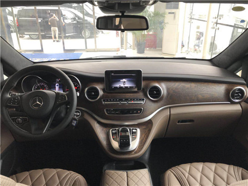 进口奔驰迈巴赫VS880双色车身 打造尊贵MPV