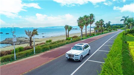 劳斯莱斯库里南试驾于福建厦门辉熠启程