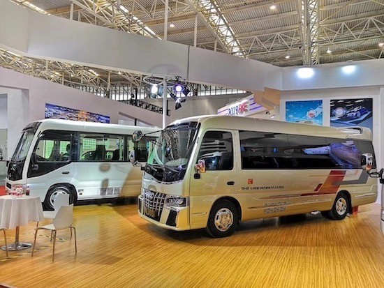 歉田考斯特16座 考斯特4.0豪华版多少钱