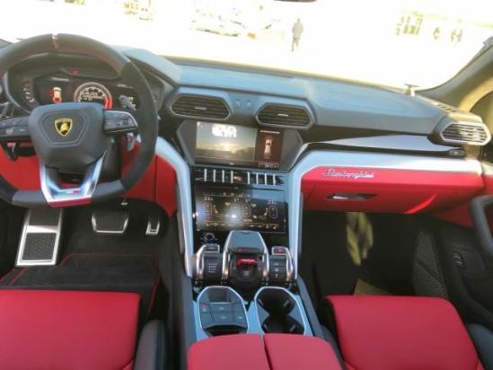 兰博基尼Urus 2019款SUV 气力取颜值并存