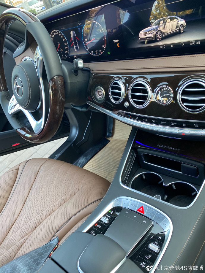 驰骋英姿 2020款进口奔跑迈巴赫S450 S560