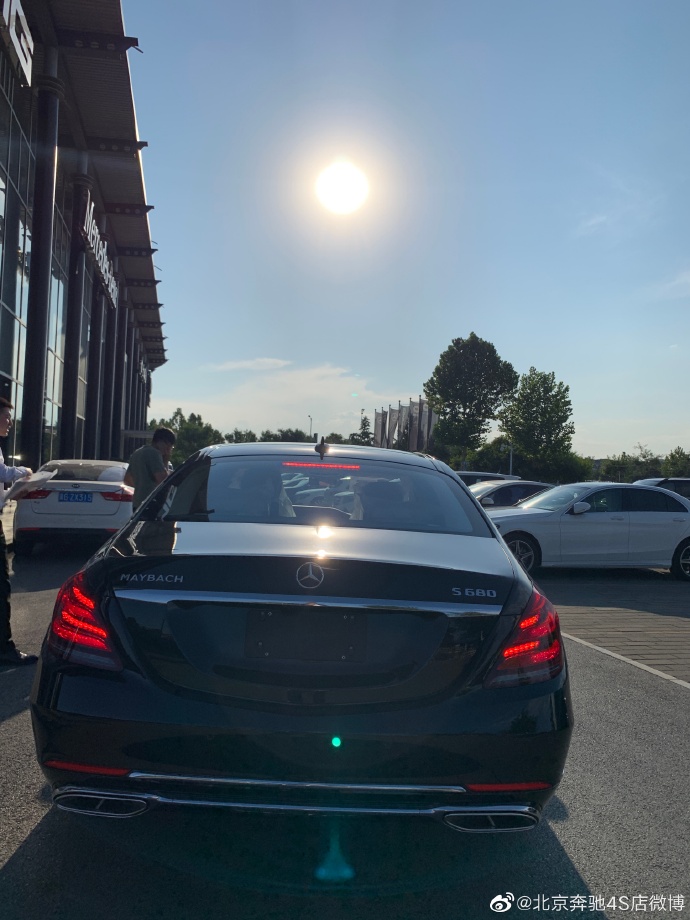 驰骋英姿 2020款进口奔跑迈巴赫S450 S560