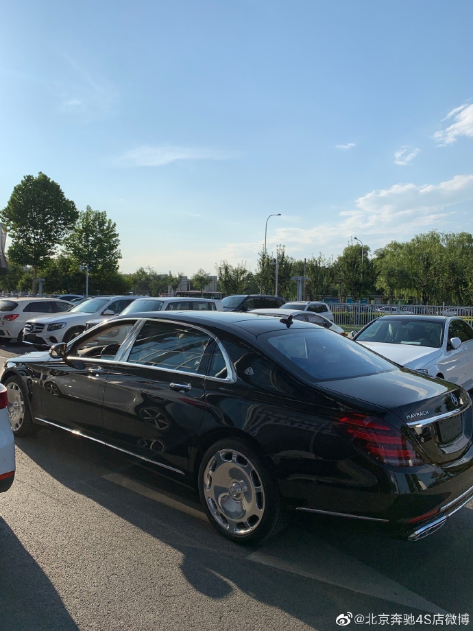 驰骋英姿 2020款进口奔跑迈巴赫S450 S560