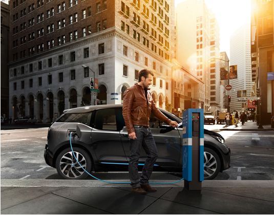 BMW新能源车型个性突出，升级你的未来出行体验