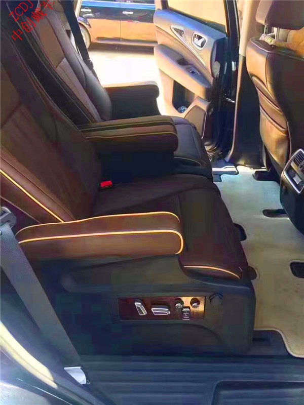 英菲尼迪QX80改装中排航空座椅真实图片