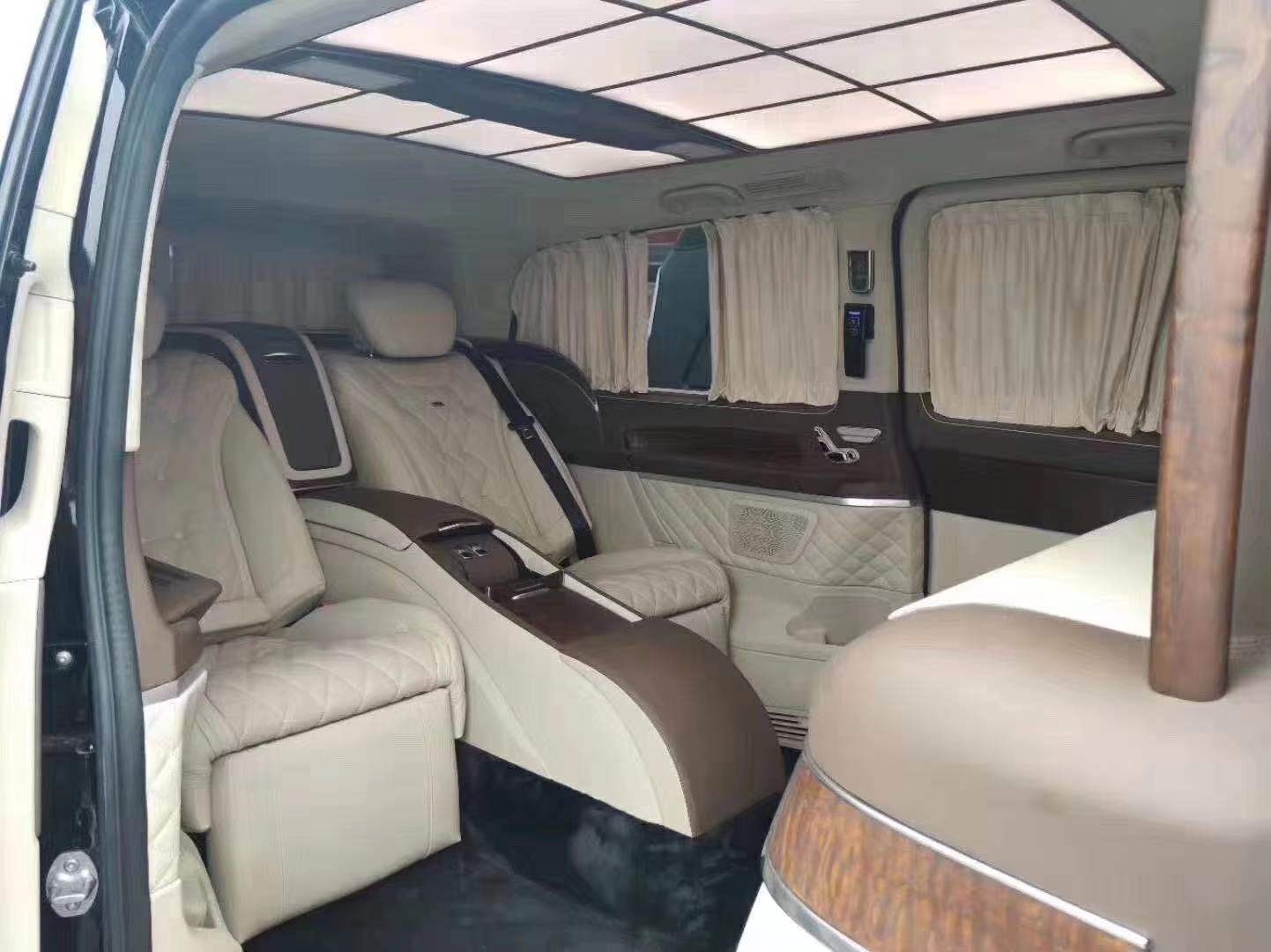 奔驰迈巴赫四座商务车 让商务合作亲切自然