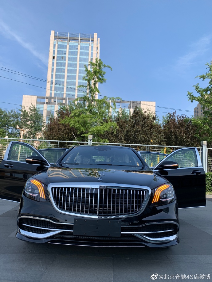 奔驰S450顶尖科技与迈巴赫极致专属体验