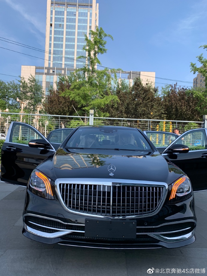 奔驰S450顶尖科技与迈巴赫极致专属体验