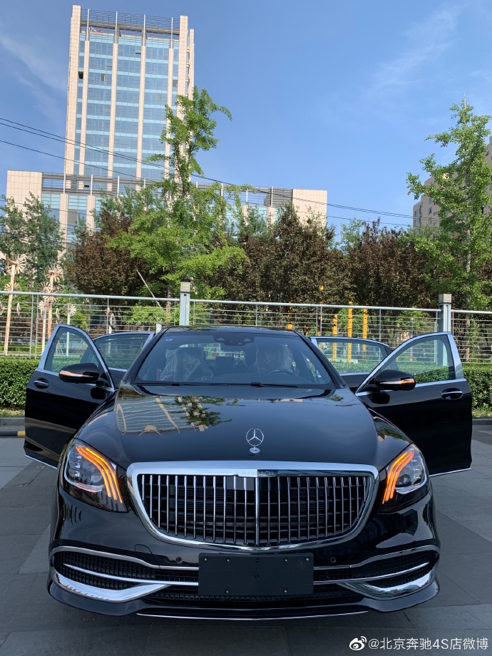 奔驰S450顶尖科技与迈巴赫极致专属体验