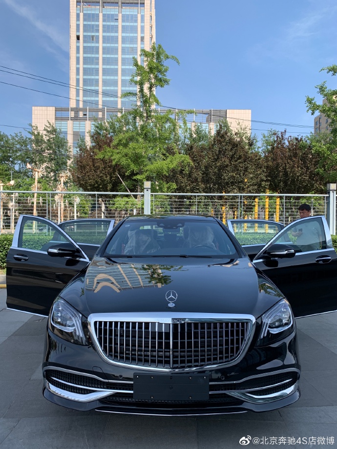 奔驰S450顶尖科技与迈巴赫极致专属体验