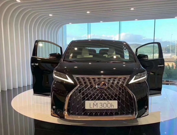 2020款雷克塞斯LM300h顶级商务车接受预定