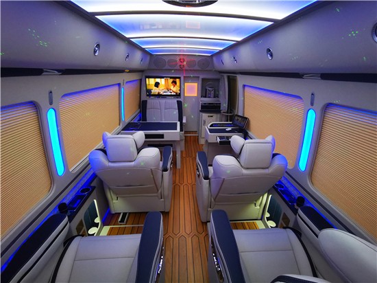 丰田考斯特咨询电话：18500445444 李经理