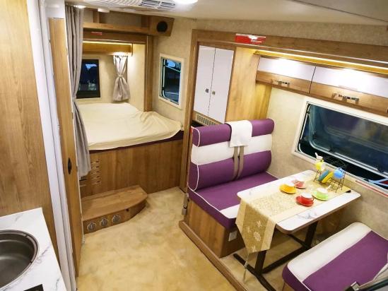 宇通依维柯C型房车 双拓展大空间活动舱