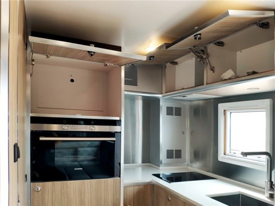 进口乌尼莫克改装越野房车 全地形 一路