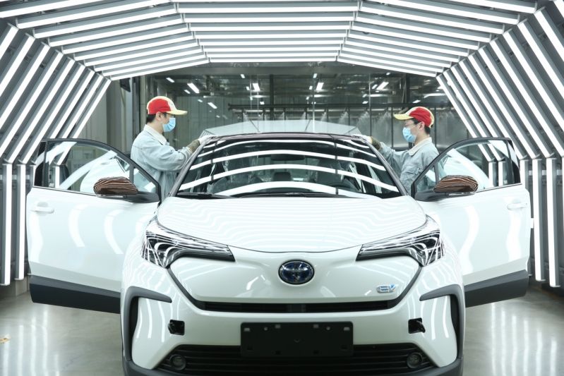 一汽丰田首款纯电动车“奕泽E进擎”正式下线
