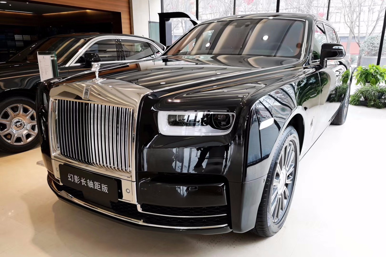 劳斯莱斯幻影5.9米加长与您一起纵横四海