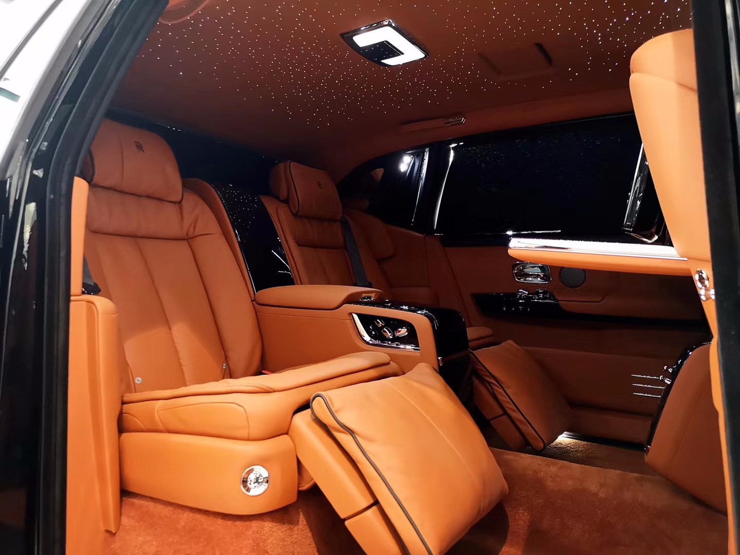 劳斯莱斯幻影5.9米加长与您一起纵横四海