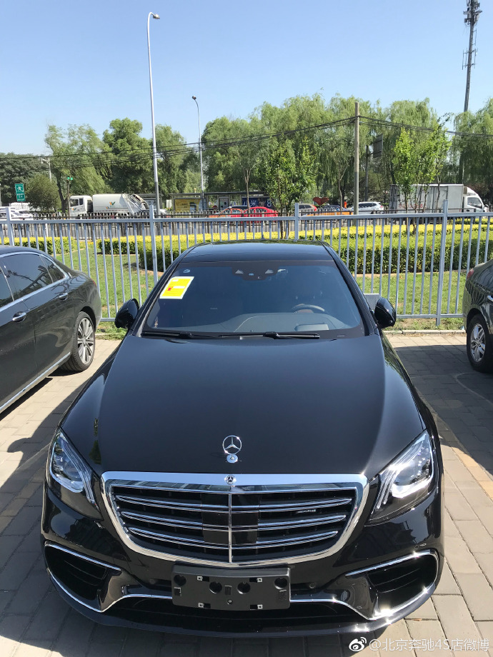 晒成古铜色了 2020款奔驰S65 S63AMG   