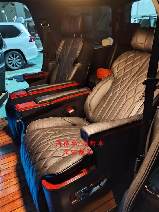 林肯领航员改装航空座椅加木地板效果图