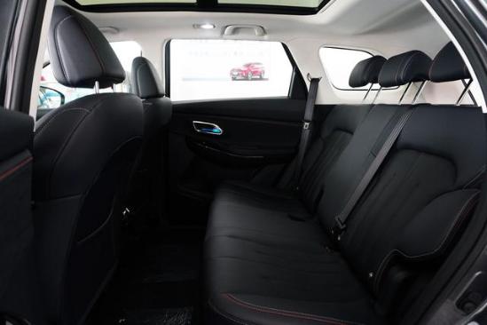 空间、配置、科技功能越级的家用SUV，长安欧尚X7到店实拍