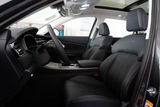 空间、配置、科技功能越级的家用SUV，长安欧尚X7到店实拍