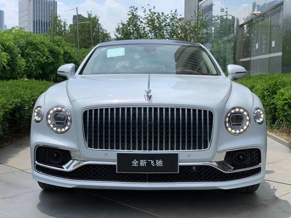 全新宾利飞驰v8汽油版现车唯美心动促销