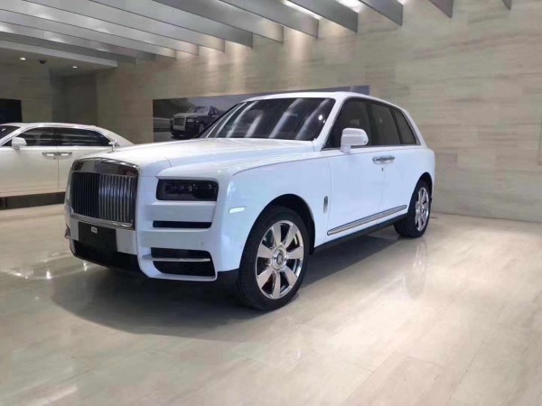 2020款劳斯莱斯库里南 小金人标志的装饰