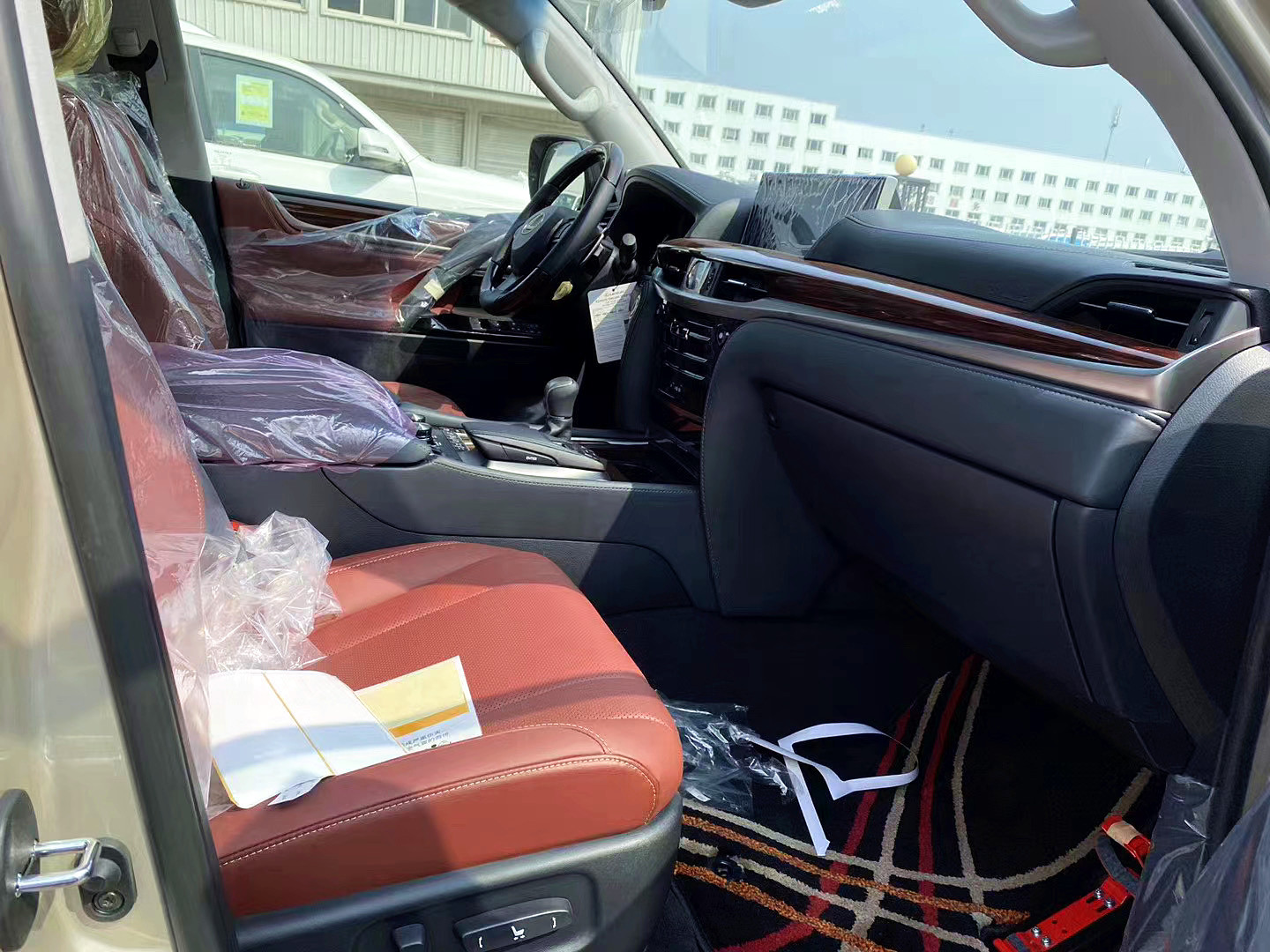 20款雷克萨斯LX570现车促销配置详解   