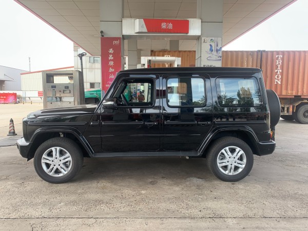 2020款奔驰g350D内饰改款科技感十足   