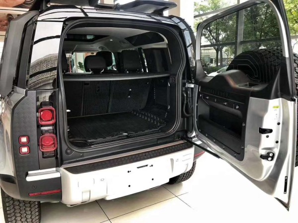 2020款路虎卫士七月特惠赠送惊喜大礼包