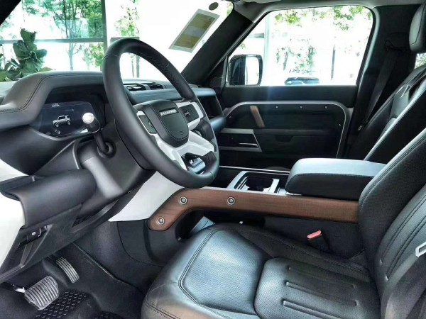 2020款路虎卫士七月特惠赠送惊喜大礼包