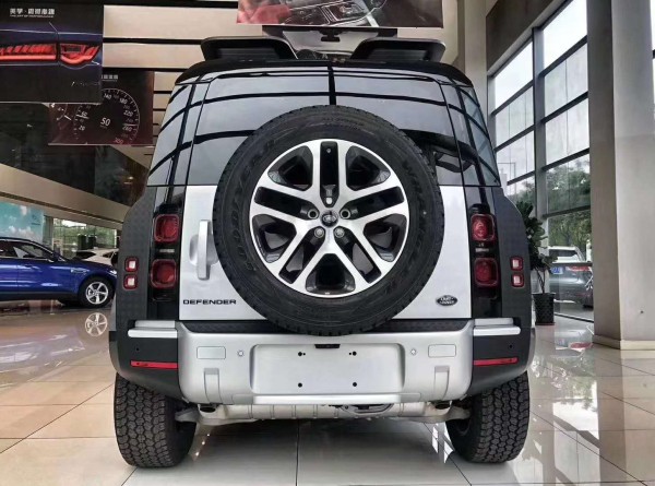 2020款路虎卫士七月特惠赠送惊喜大礼包