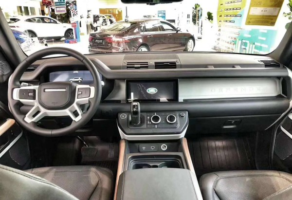 2020款路虎卫士七月特惠赠送惊喜大礼包