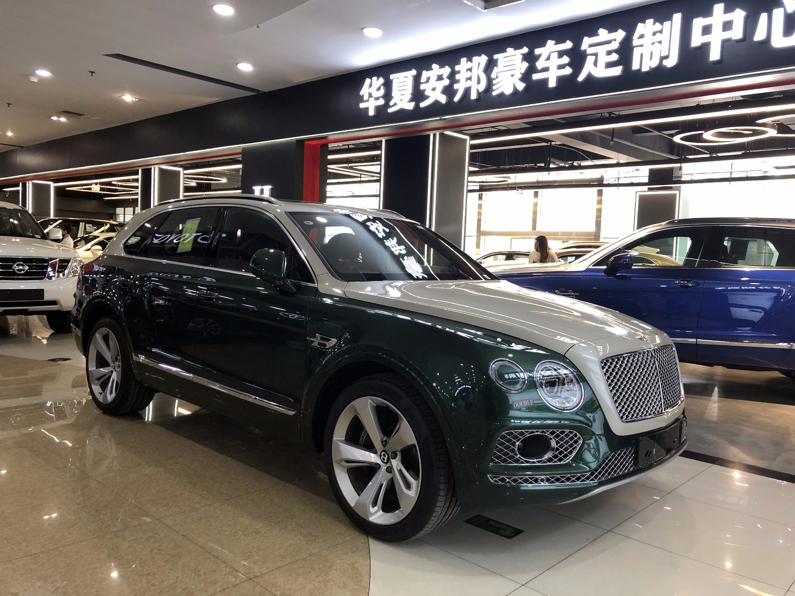 20款宾利添越4.0双拼  低调雅致实力惊人