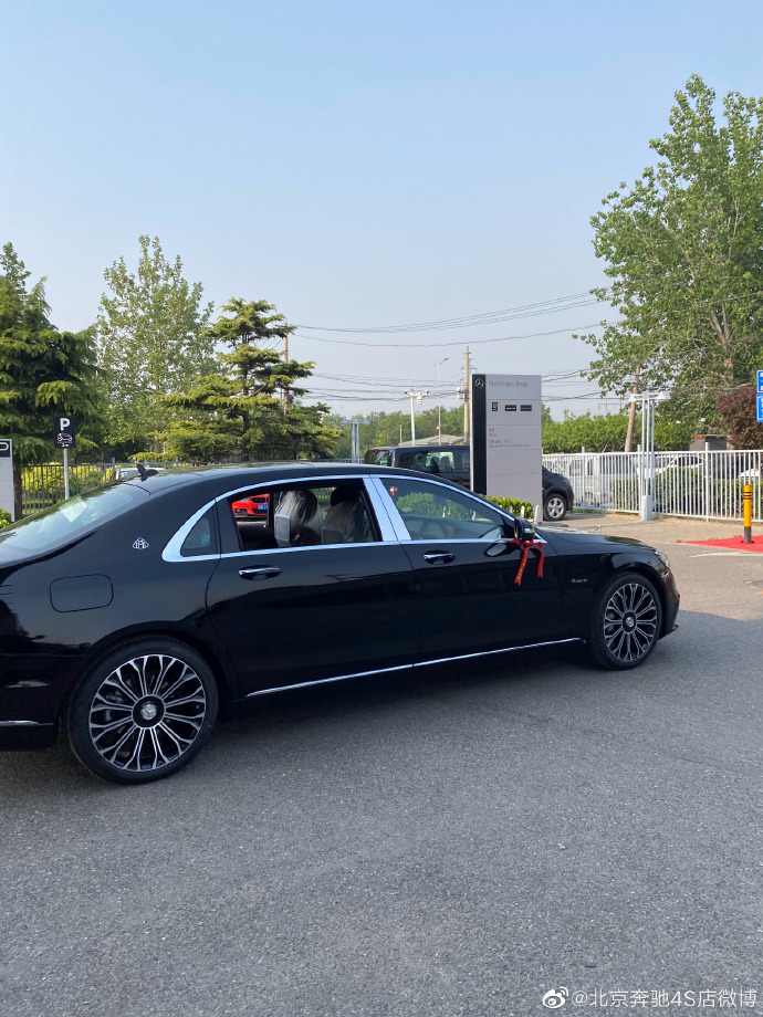 至臻时刻 典藏版2021款奔驰迈巴赫S450 