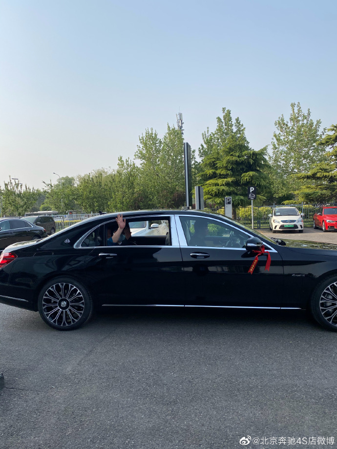 至臻时刻 典藏版2021款奔驰迈巴赫S450 