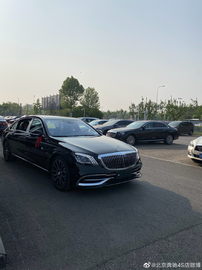 至臻时刻 典藏版2021款奔驰迈巴赫S450 
