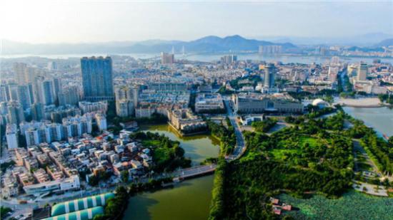                 广东最美旅游公路·菠萝的海
