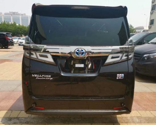 2021款宾利全新添越新款更富有肌肉感  