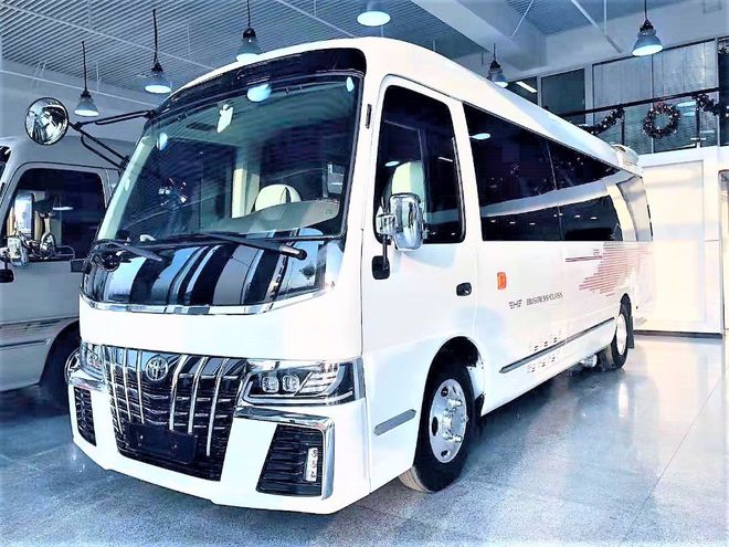 丰田考斯特12座价格 商务版颜色米黄金属色