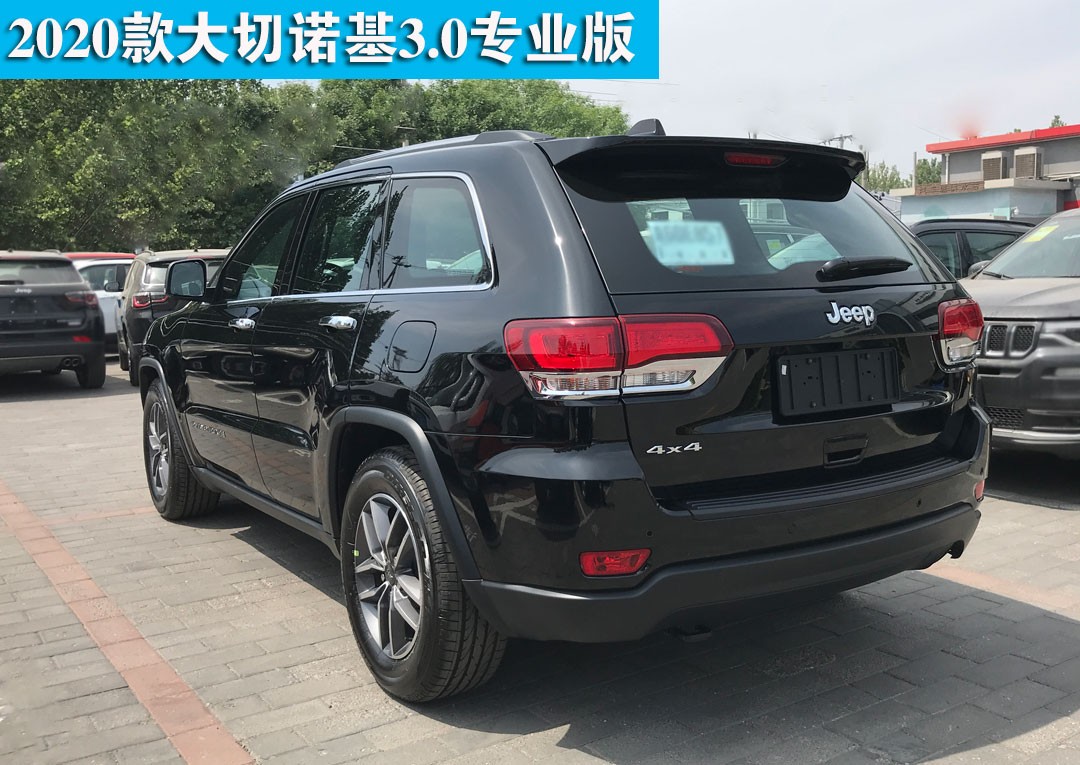 2020款大切诺基3.6精英版黑色新车到店 